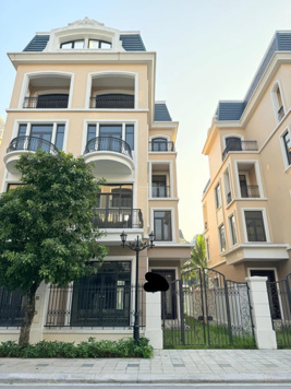 Chính chủ bán nhanh song lập đảo Ngọc Trai 5 tầng, 140m2 full nội thất giá 30 tỷ