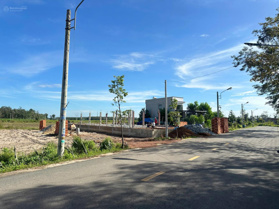 SANG GẤP 2200M2 ĐẤT THỔ CƯ 100M GẦN NGÂN HÀNG, CHỢ DÂN CƯ ĐÔNG VỀ LÀM VƯỜN. GIÁ 190 TRIỆU