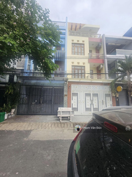 Giá Quá Tốt Đầu Tư . Nhà Trệt 2 Lầu . Đường 10 M Thông Kinh Doanh . DT 5 x 17 . Hiệp Bình Chánh