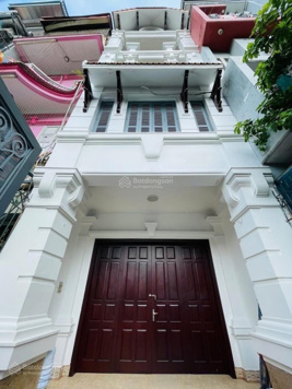 TRUNG TÂM CẦU GIẤY - HÀNG HIẾM - SIÊU PHẨM BIỆT THỰ MẶT HỒ TRUNG KÍNH Ô TÔ TRÁNH - KINH DOANH ĐỈNH
