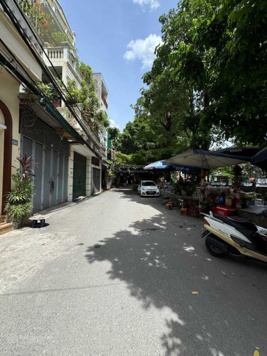 Bán nhà Hoàng Cầu. Lô góc 2 mặt tiền, 2 ô tô tránh. 55m2x5TxMT 5m. 15.3 tỷ