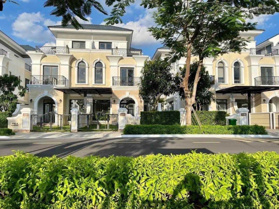 Tôi cần tiền kinh doanh, cần bán gấp căn biệt thự Song Lập Verosa Park, giá 28.1 tỷ