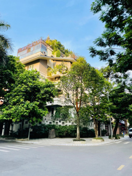 Mặt tiền 12m - biệt thự phố Võng Thị: 130m2 - Mặt ngõ ô tô tránh - gần Hồ Tây