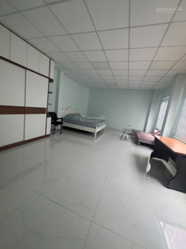 Cho thuê nhà mới 4 lầu hẻm xe hơi Khánh Hội Quận 4