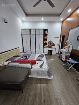 Bán nhà phố Giáp Bát - tặng full nội thất - 30m ra ô tô - an ninh tốt - DT 40m2 - giá 7.3 tỷ