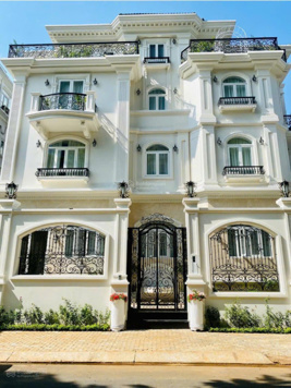 Cần bán biệt thự CityLand Riverside KDC đẳng cấp Quận 7 - 220m2, hầm trệt 3 lầu, thang máy