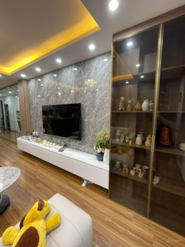 Siêu phẩm gần phố đón tết - DT 45m2 - 6 tầng thang máy - MT 4m - giá chào 8.6 tỷ - Hoàng Quốc Việt