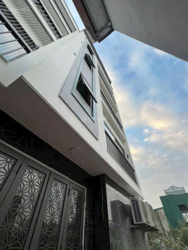 Bán nhà mới xây 5 tầng, vị trí trung tâm Bát Khối, giá nhỉnh 5 tỷ