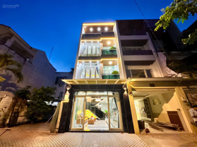 Nhà 3 lầu mới hoàn thiện đường xe hơi 9m Huỳnh Tấn Phát - giáp Q7 - full nội thất