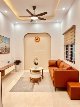 Bán nhà mặt ngõ kinh doanh Hoàng Mai - Minh Khai 35m2 - 5T - 6,5 tỷ. Ôtô đỗ cổng - sổ hoa hậu