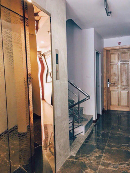 Bán hotel siêu hot tại Phố Trạm, Long Biên, Hà Nội, 35 tỷ, 80.6m2 - dòng tiền 3 tỷ/năm