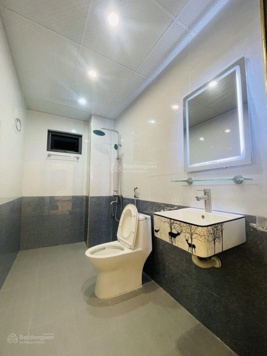 Oto đỗ cổng, nhà mới kính coong, nội thất xịn đẹp, khu vực phát triển