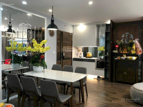 Chính chủ bán căn 2 ngủ 2wc 66m2, full nội thất, sẵn sổ đỏ. Giá 5,25 tỷ Gold Season Nguyễn Tuân