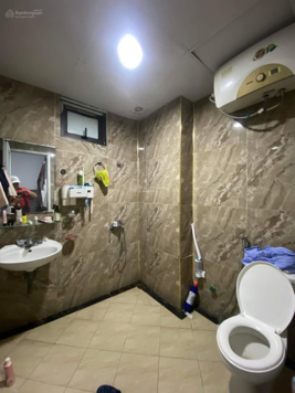 - Hoàng Mai, Hoàng Mai. DT 32/36m2 x 5 tầng, mặt tiền 7m, nhỉnh 7 tỷ. Gần ô tô.