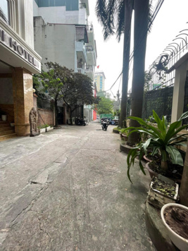 Bán toà KHÁCH SẠN phố Trần Duy Hưng - Trung Kính, 135m2 x 9T. MT 8.5m. 55 tỷ, doanh thu 500tr/th.