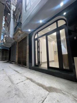 Cần bán nhà full nội thất Thành Công - Ba Đình, DT: 28m, nhà đẹp về ở ngay 30m ra phố , ngõ nông.