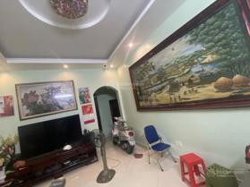 Bán nhà Khâm Thiên, Đống Đa.77m mặt tiền 10m 9,5 tỷ.Mảnh đất vàng,phù hợp mọi nh cầu.