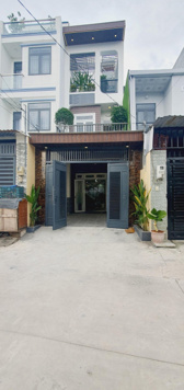 nhà ngang 4 dài 19 sân xe hơi thạnh lộc q12