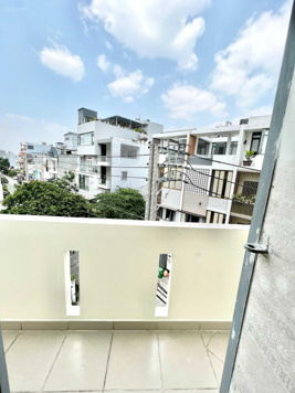 Tòa nhà phòng trọ mini mới tinh tươm, máy lạnh + gác lửng cao, ban công riêng... Quá đẹp