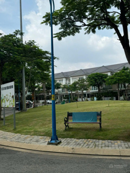 Bán căn nhà phố Merita 5x18m, nội thất cơ bản, view công viên thoáng mát, giá 14 tỷ tốt nhất khu