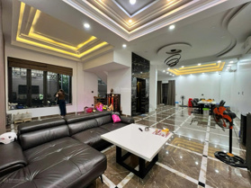 Chính chủ cần bán biệt thự Himlam - DT 10x20m - thang máy - NT cao cấp - vào ở liền