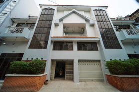 Cho thuê nguyên căn - Thích Quảng Đức, hẻm xe hơi, gara đậu xe, 4PN, 4WC