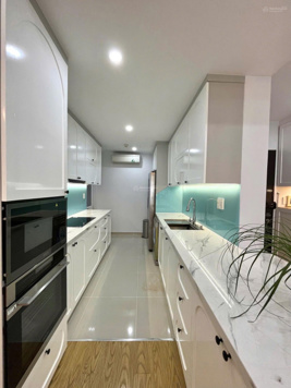 Bán nhanh căn 3PN - 110m2, view hồ bơi, nhà nội thất cao cấp, hướng Đông Nam