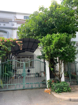 Bán 3 căn villa Hưng Thái, Phú Mỹ Hưng, 7x18m, giá từ 27 - 28 tỷ LH: 0938 602 838 Nhân