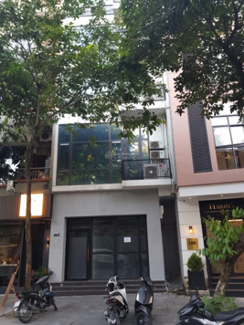 Cho gấp nhà mặt phố đường Cầu Giấy, 70m2x4T, mặt tiền 4m, giá 75tr/th. LH em Trang 0862 810 464