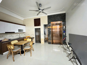 Cho thuê nhà nguyên căn - Phố Trạm: 50 triệu/th (có thương lượng)