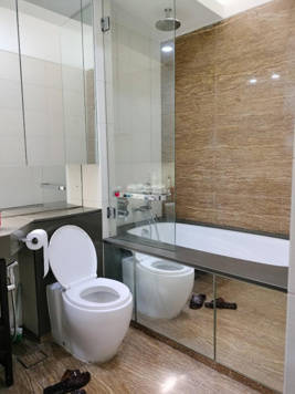 Chính chủ cần bán căn hộ tòa 113 Trung Kính. DT 114m2 3 PN 2WC. Nhà đầy đủ nội thất. Giá 6,3 tỷ