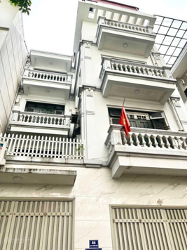 Bán nhà phân lô 24 tỷ 75m2 5 tầng mt 8.2m vỉa hè ô tô tránh kinh doanh 376 đường Bưởi Ba Đình