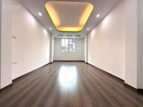 100m ra mặt phố Khâm Thiên. Ngõ thông ba gác tránh. Nhà đẹp ở luôn. Full nội thất. Phân khúc nhỏ