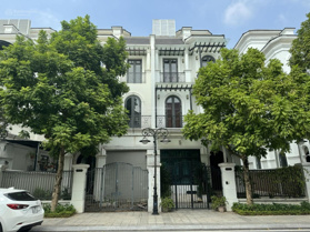 Bán gấp BT song lập Sao Biển gần công viên -26 tỷ- 142m2-Xây 77m2/sàn Đông Nam Vinhomes Ocean Park