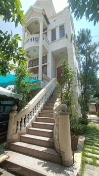 Hạ 7 tỷ, gấp bán biệt thự 3 tầng (10x28) mặt tiền trung tâm Hiệp Phú, Quận 9