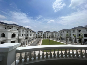 Bán biệt thự Vườn Cam giá chỉ 8x tr. LH 0916 449 282