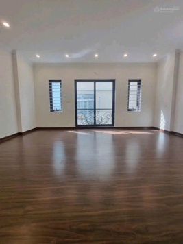 NHÀ THẠCH BÀN- CỔ LINH 50M2 X 6T OTO ĐI QUA CỔNG SÂN CỔNG RIÊNG 5,15 TỶ