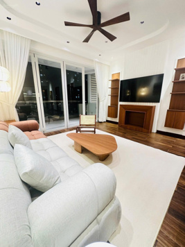 Bán căn hộ Phú Mỹ Hưng đường Nguyễn Đức Cảnh, 115m2 nhà đẹp có ô xe hơi giá 10.2 tỷ