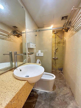 Nhà sát Aeon - Thạch Bàn: 43m2 x4T, MT: 4,3m, 4,85 tỷ, dân xây + ô thang Máy, full nội thất gỗ