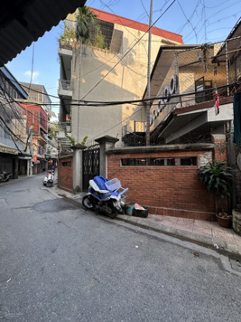 Bán đất tặng nhà tại ngõ 190 Lò Đúc, Căn góc mặt tiền 10m, ngõ rộng 5m, cách mặt phố 40m