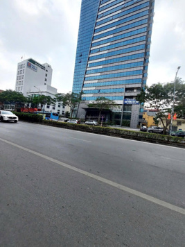 Bán nhà mặt phố Nguyễn Văn Cừ diện tích 75m2, giá 26 tỷ, Long Biên