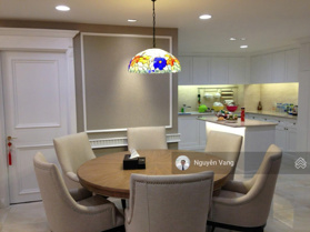 Bán nhanh căn hộ lầu cao view sông dt 136 m2 gồm 3PN và 3WC xem nhà dể LH: 0916 427 678