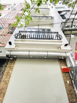 Phòng khách ngày Tết của bạn thực sự ấn tượng bán nhà Nguyễn Sơn, gara, thang máy, 60m2, 12.8 tỷ