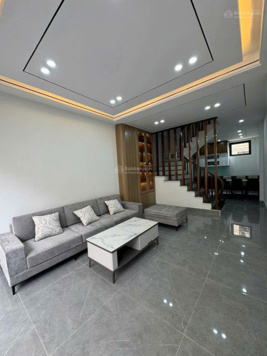 Bán nhà Nguyễn Văn Cừ 45m2, 6ngủ, full nội thất, mới tinh, giá tốt, 6x tỷ