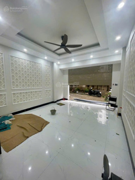 Nhà Phúc Lợi 70m2 5 tầng giá 12 tỷ có thang máy, ô tô đỗ cửa, đầy đủ nội thất