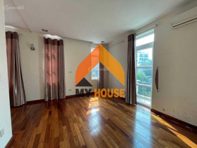 Villa Xuân Thuỷ xinh xỉu 250m2 sân vườn oe oe