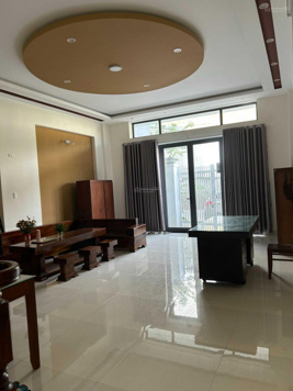 Bán nhà 3 tầng đẹp sổ hồng riêng, xây dựng tâm huyết, khu dân cư yên tĩnh