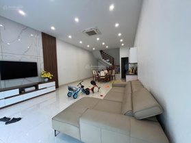 Cho thuê biệt thự Sao Biển 5 tầng full nội thất cơ bản để ở + kinh doanh giá chỉ 15tr/tháng