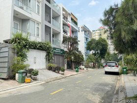 Giá siêu tốt! Nhà 3 tầng khu Compound Nguyễn Văn Hưởng, Thảo Điền Q2 - DT: 5x25. Giá chỉ 23,5 tỷ