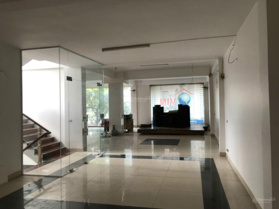 Cho thuê toà nhà building La Phù, Hoài Đức DT 240m2, MT 10m 10tầng, hoàn thiện thang máy, giá 160tr